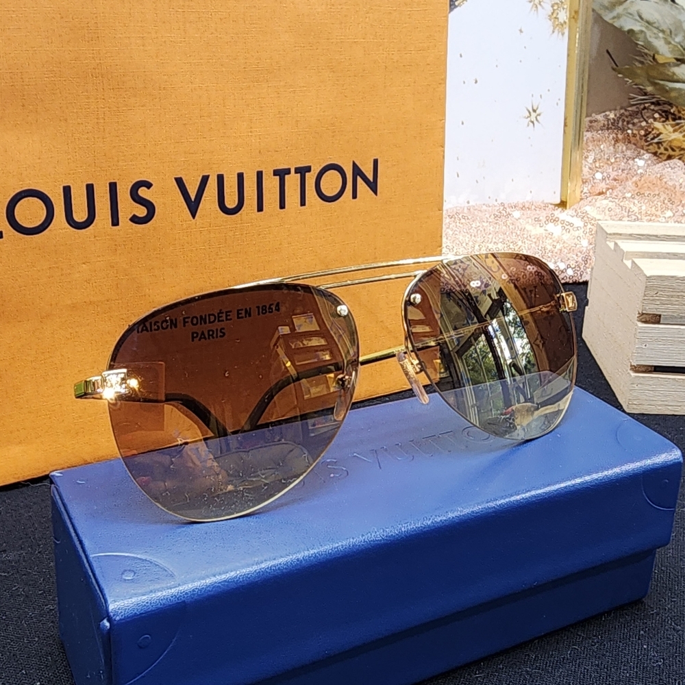 Authentic Louis Vuitton Clockwise Sunglasses Z1020W W/ Dust Bag, Box And Bag - Picture 8 of 16